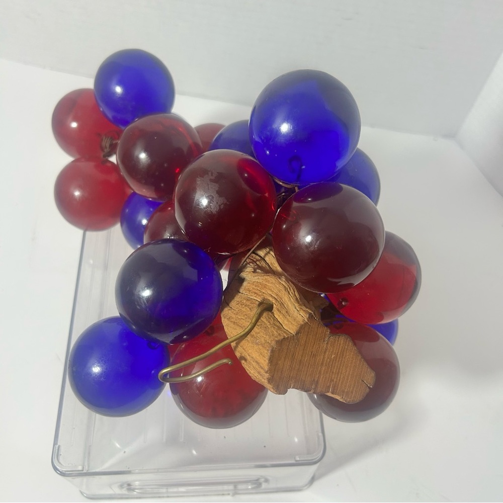 Vintage Large Lucite Grapes Size 2” Cluster 1960s On Driftwood MCM - Picture 4 of 6